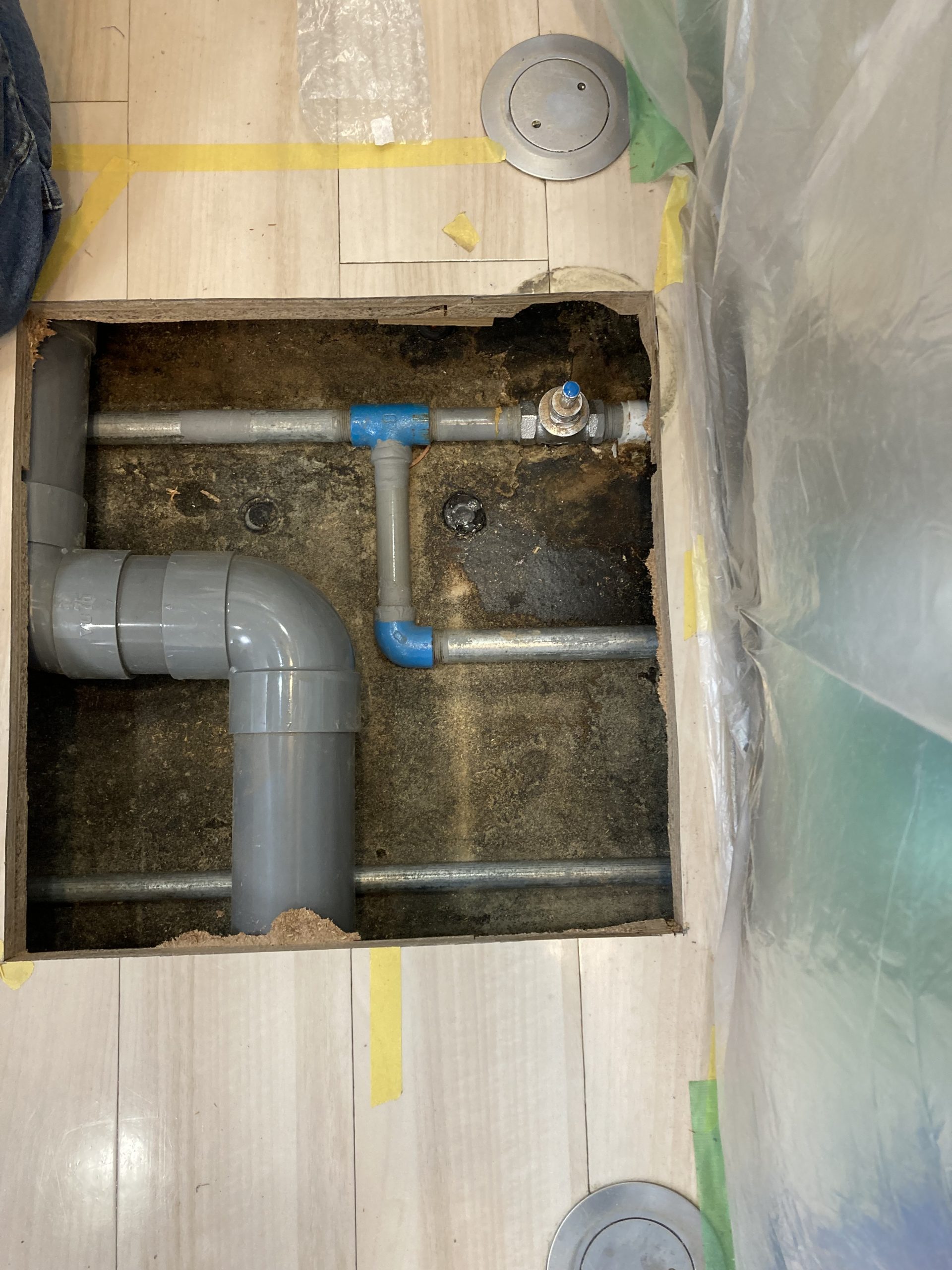 室内床下の水道配管