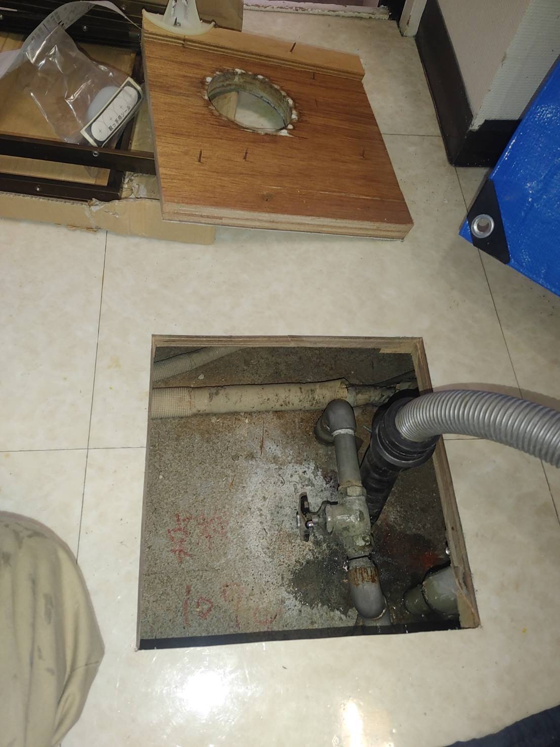 床下の水道配管