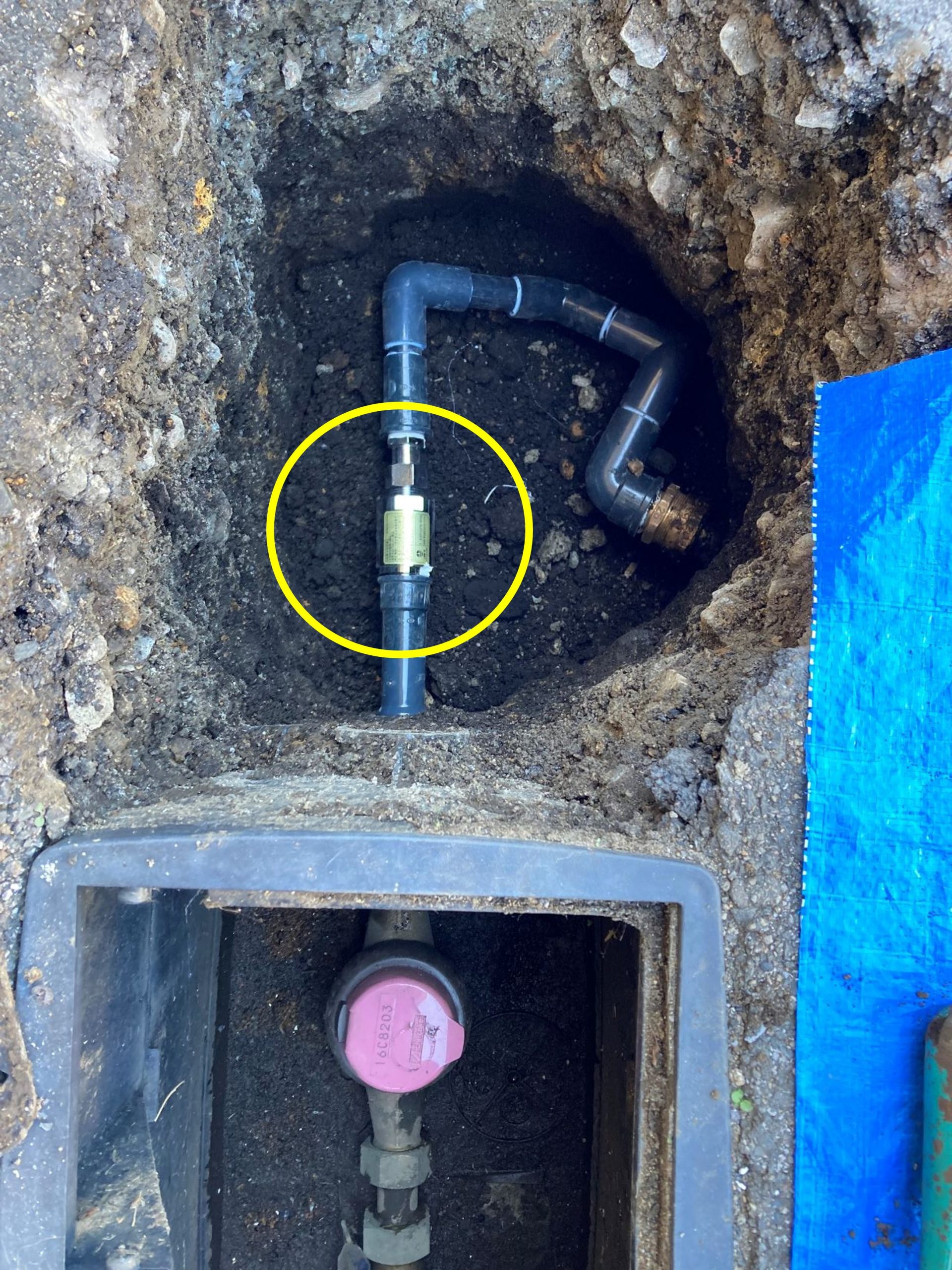 UFB DUALが取り付けられた水道配管